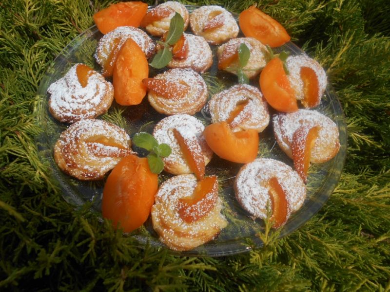 Francuskie ślimaczki z morelami Francuskie ślimaczki z morelami