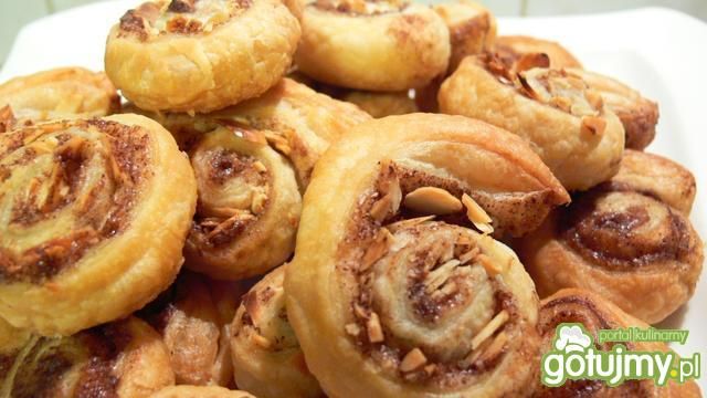 Francuskie ślimaki z cynamonem i migdał  Francuskie ślimaki z cynamonem i migdał