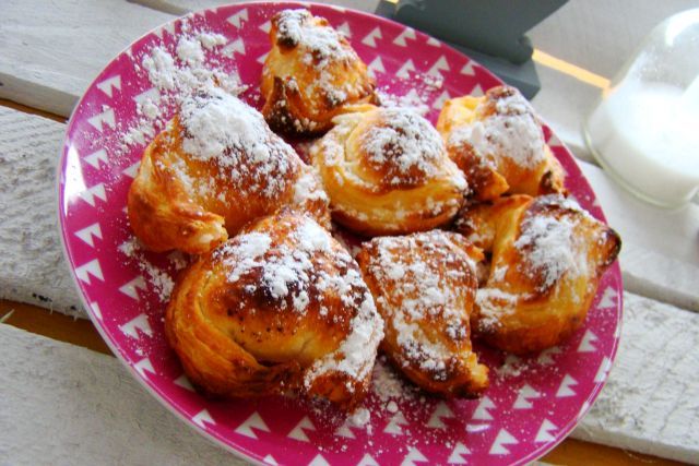 Francuskie uszka z budyniem Francuskie uszka z budyniem