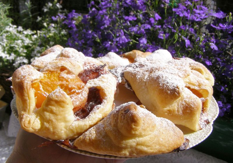 Francuskie z dżemem i morelą