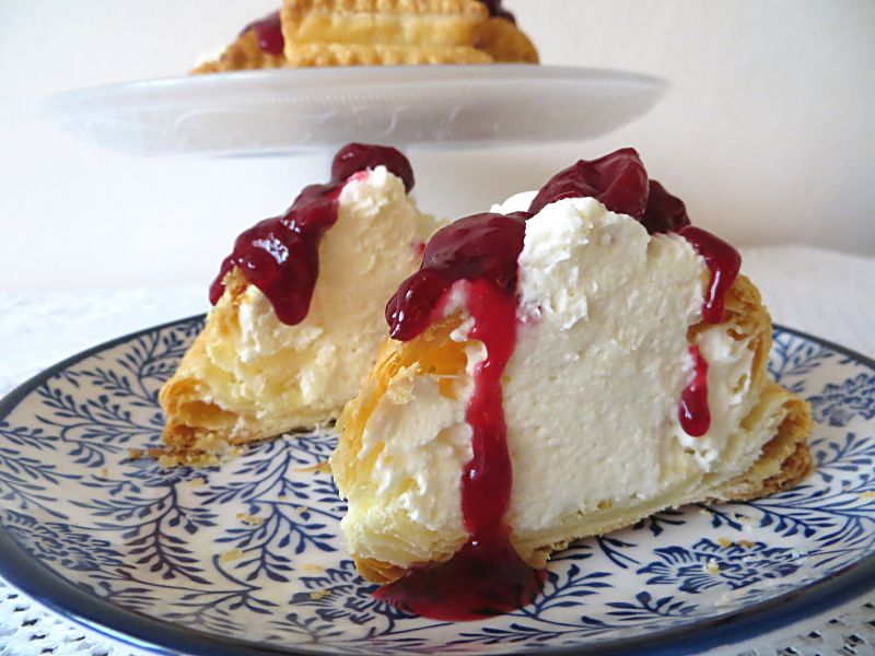 Francuskie z " klonową" bitą śmietaną Francuskie z " klonową" bitą śmietaną