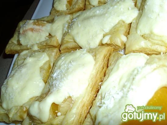 Francuzy z brzoskwiniami i budyniem Francuzy z brzoskwiniami i budyniem