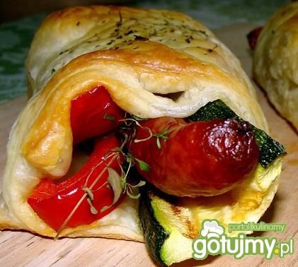 Frankfurterki w cieście francuskim..