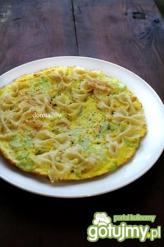 Fritatta z selerem i farfalle