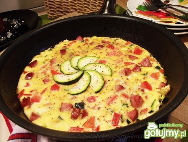 Frittata z cukinią,wędliną i pomidorem Frittata z cukinią,wędliną i pomidorem