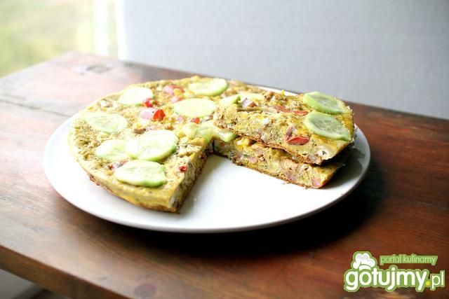 Frittata z kiełbasą, papryką i ogórkiem Frittata z kiełbasą, papryką i ogórkiem