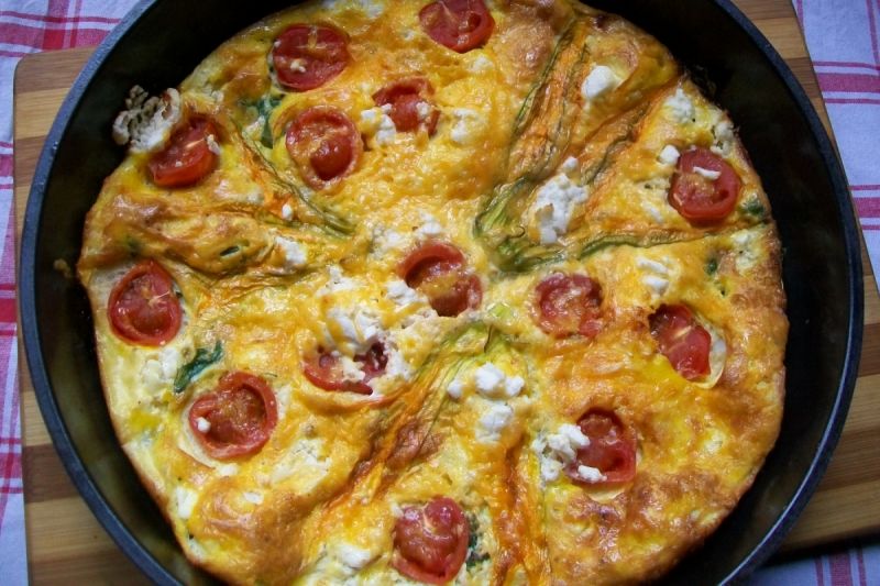 Frittata z mizuną i pomidorkami Frittata z mizuną i pomidorkami