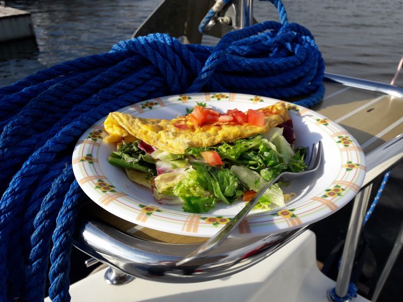 Frittata z pomidorami i sałatą Frittata z pomidorami i sałatą