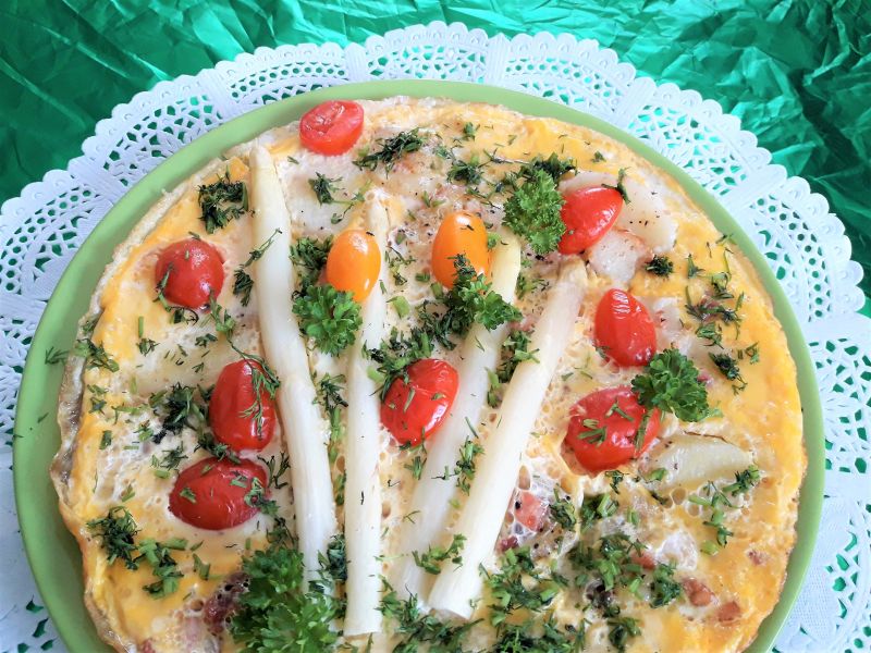 Frittata z ziemniakami i szparagami 