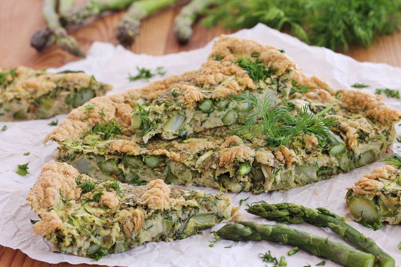 Frittata ze szparagami i cukinią 