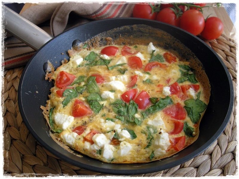 Frittata ze szpinakiem, pomidorami i fetą Frittata ze szpinakiem, pomidorami i fetą