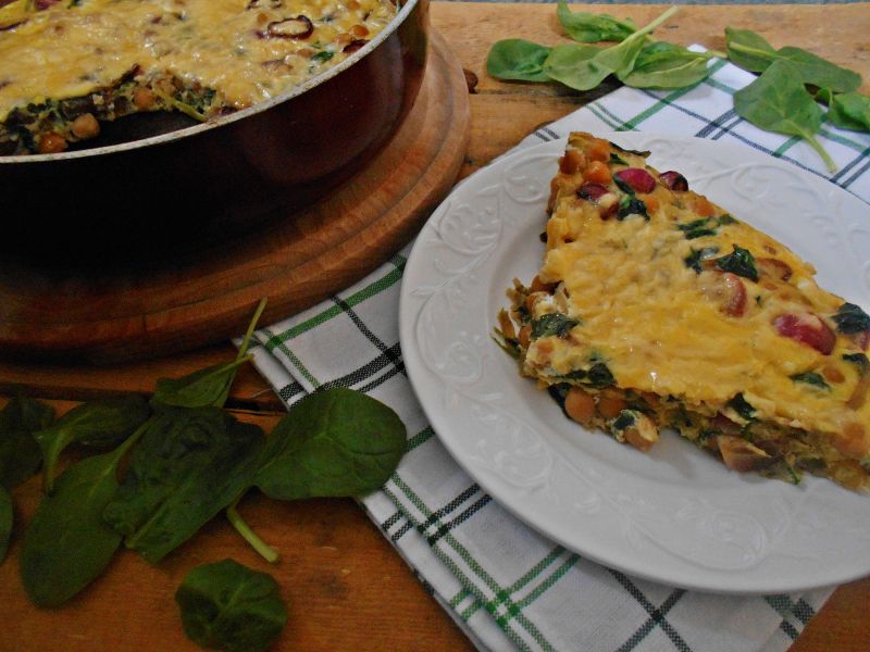 Frittata ze szpinakiem rzodkiewką i cieciorką Frittata ze szpinakiem rzodkiewką i cieciorką
