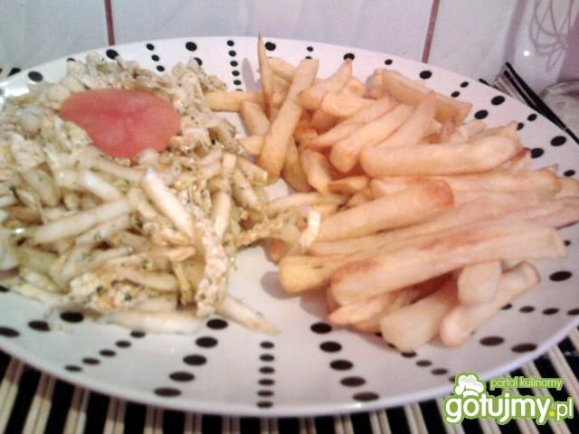 Frytki z sałatką Frytki z sałatką