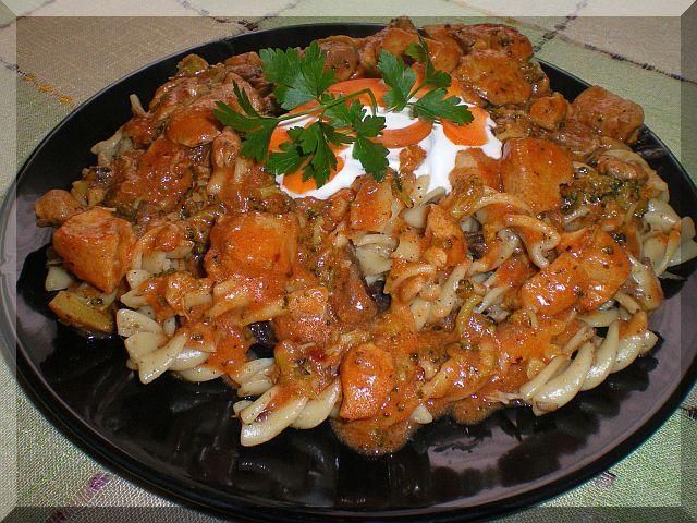 Fusilli, kurczak,pomidory i brokuł 