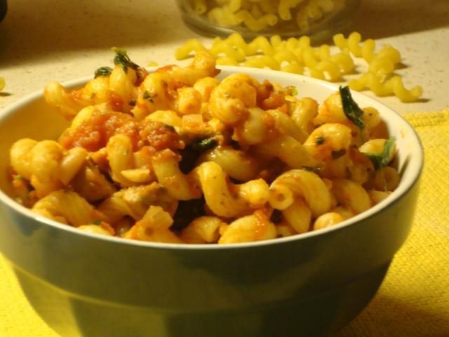 Fusilli rigati z szynką wieprzową Fusilli rigati z szynką wieprzową