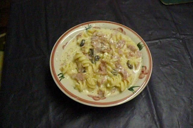 Fusilli z grzybami w sosie koperkowym Fusilli z grzybami w sosie koperkowym