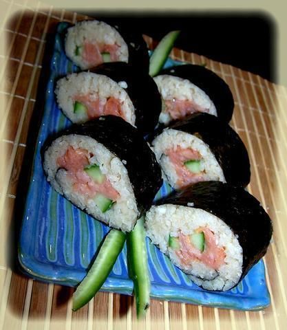 Futomaki z wędzonym łososiem