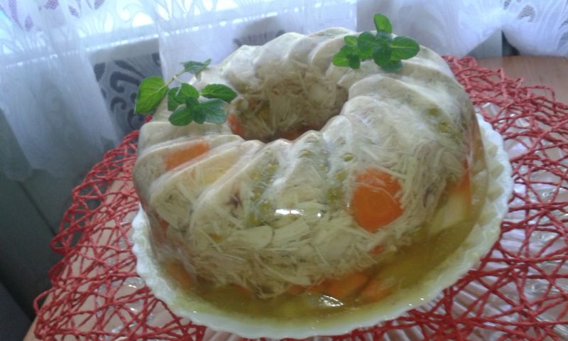 Galareta z kurczaka w formie babki