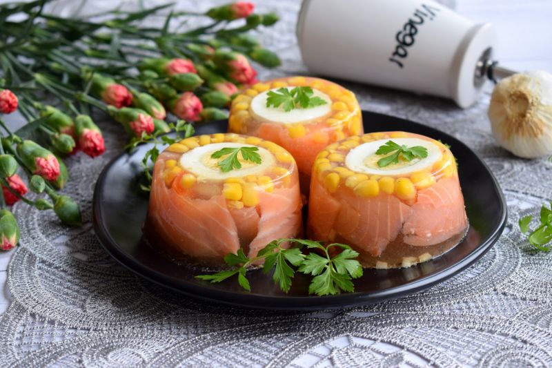 Galareta z wędzonym łososiem