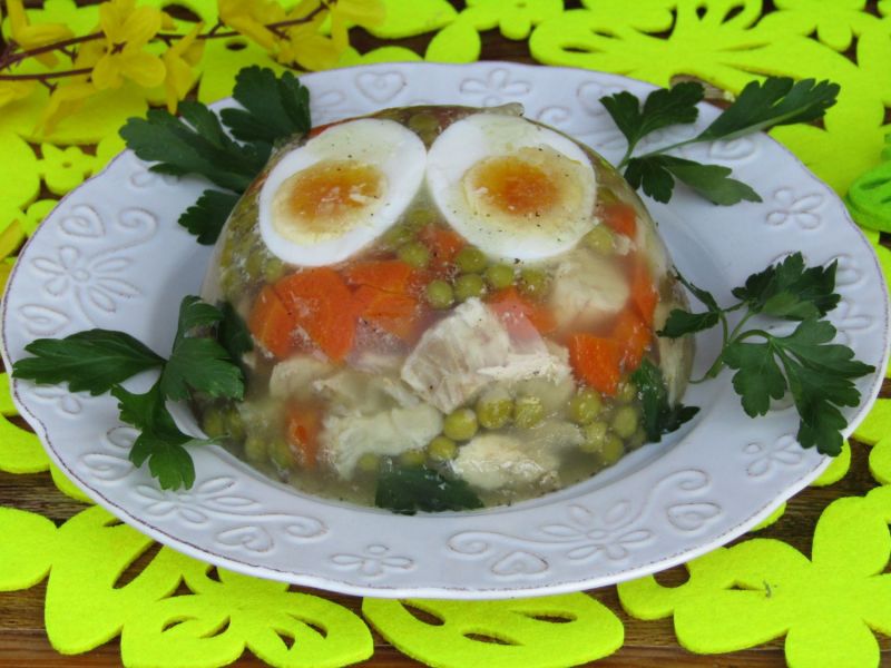 Galaretka drobiowo- wieprzowa z jajkiem Galaretka drobiowo- wieprzowa z jajkiem
