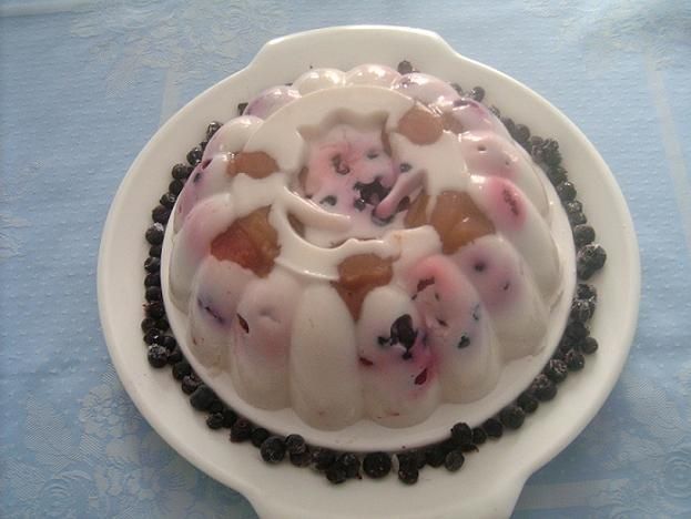 Galaretka jogurtowa z owocami