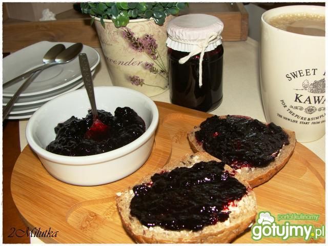 Galaretka z czarnych jagód