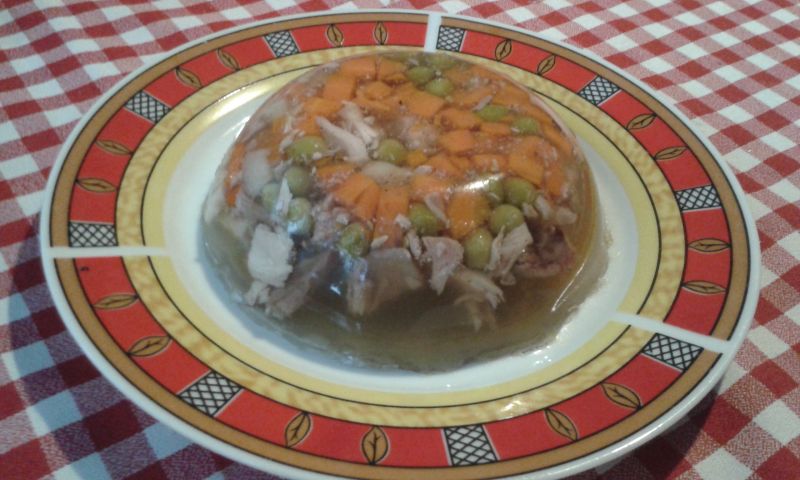 Galaretka z kurczaka z warzywami