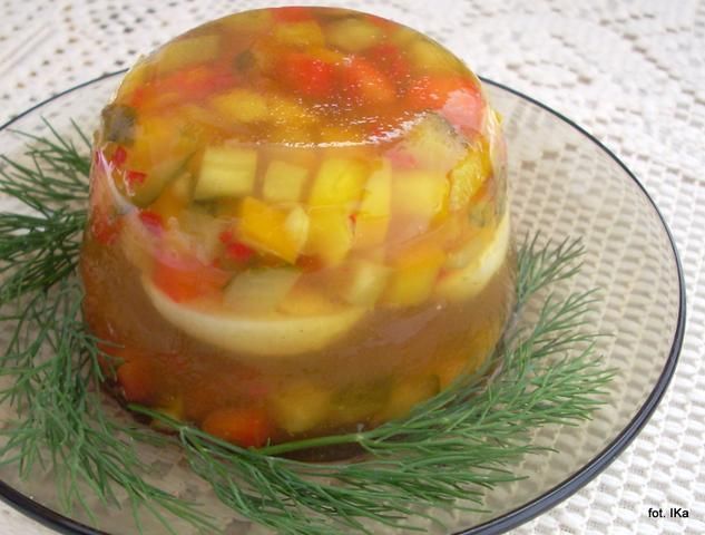 Galaretka z papryką i jajeczkami
