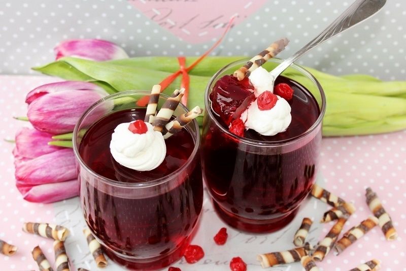 Galaretka z syropu wiśniowego