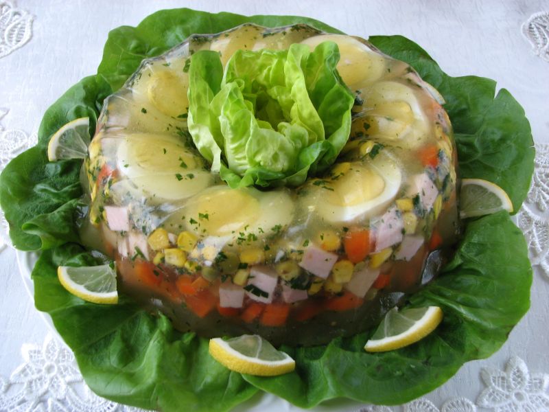 Galaretka z szynką i jajkami