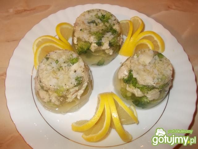 Galaretki brokułowo-kurczakowe.