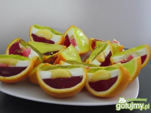Galaretki w owocowych miseczkach :-) Galaretki w owocowych miseczkach :-)