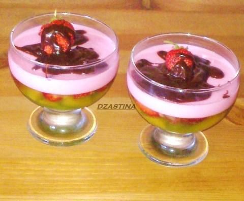 Galaretkowa uczta z owocami i pianką Galaretkowa uczta z owocami i pianką