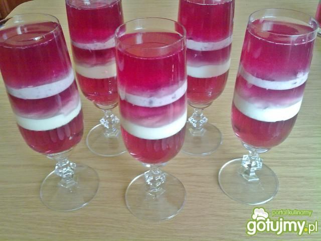 Galaretkowy przekładaniec z serkiem Galaretkowy przekładaniec z serkiem