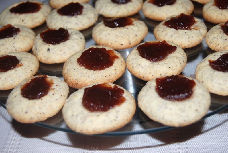 Gałeczki orzechowe z marmoladą Gałeczki orzechowe z marmoladą