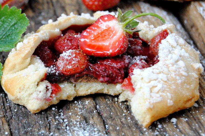 Galette z truskawkami i michałkami