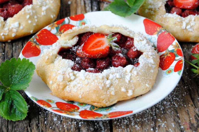 Galette z truskawkami i michałkami