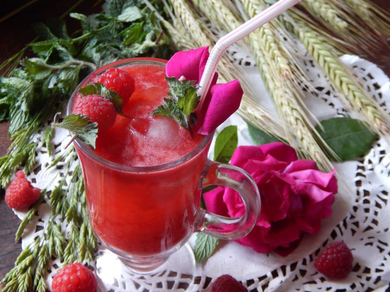 Gazowany sok malinowy Gazowany sok malinowy