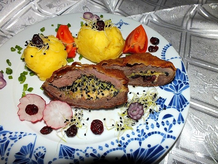 Gęsia sakiewka z kiełkami, oscypkiem żurawiną