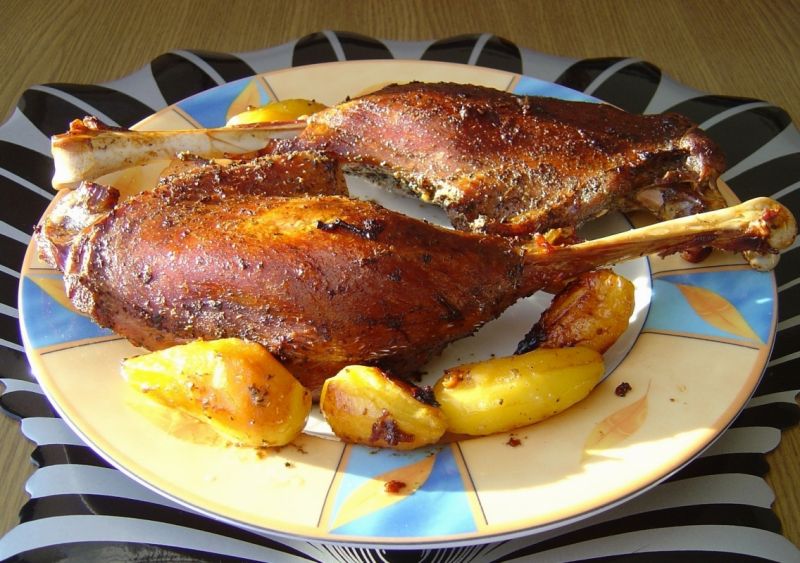 Gęsie Udka Pieczone z Kartofelkami