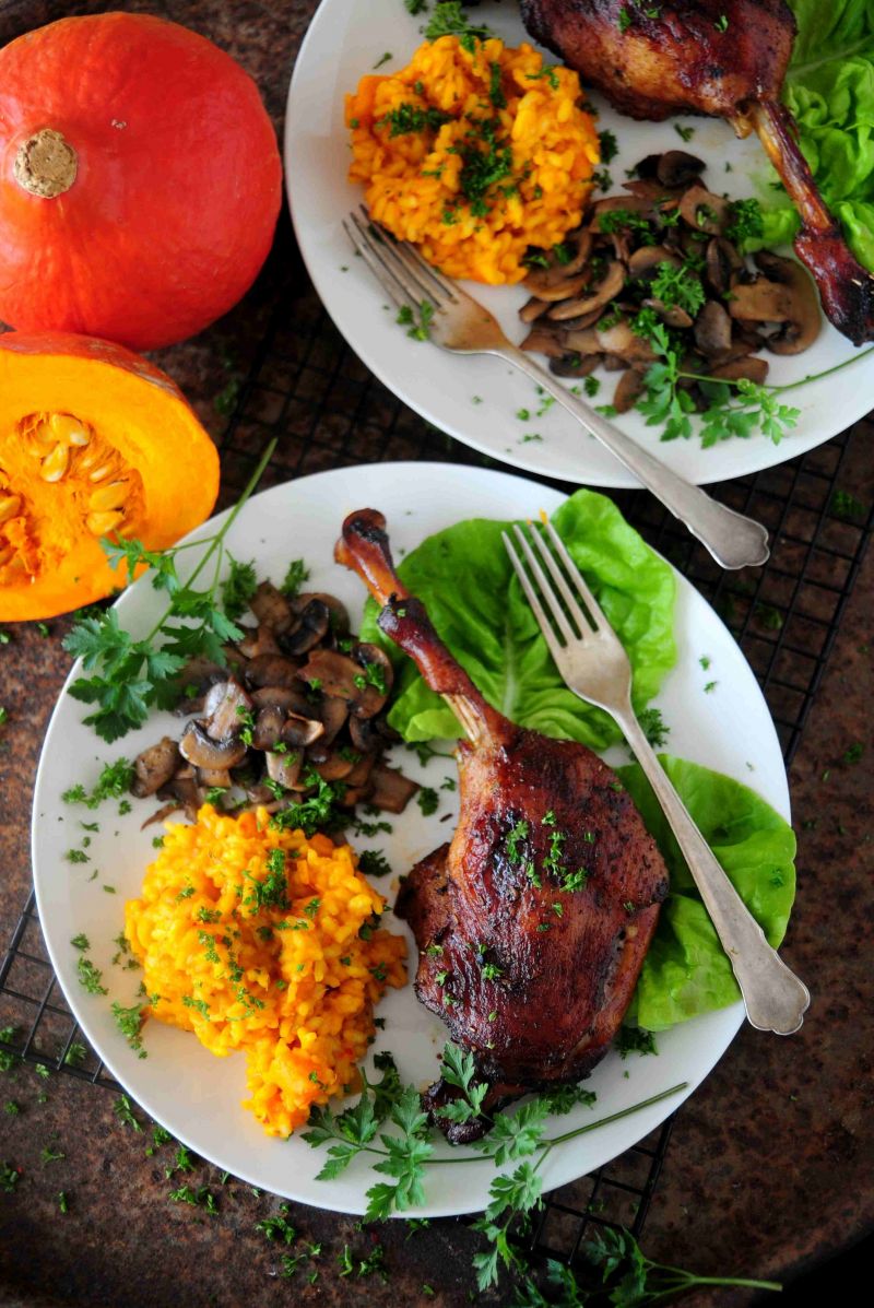 Gęsie udka z dynią  i pieczarkami