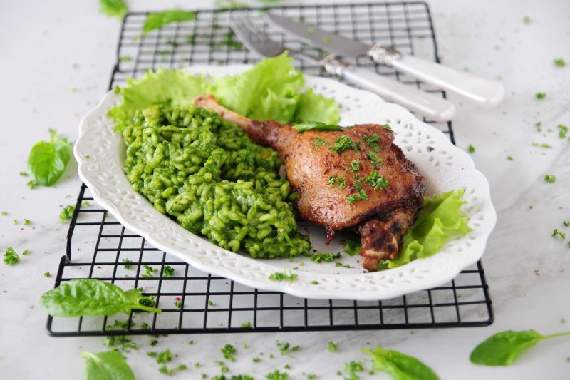 Gęsie udka z szpinakowym risotto