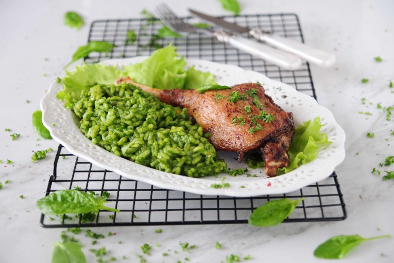 Gęsie udka z szpinakowym risotto