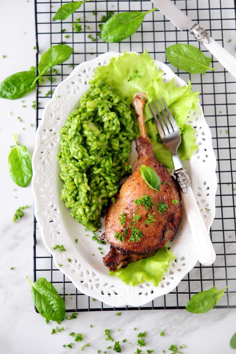 Gęsie udka z szpinakowym risotto