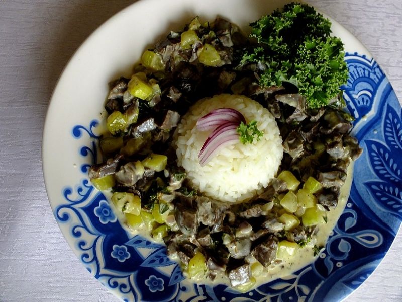 Gęsie żołądki w sosie cukiniowo-jarmużowym Gęsie żołądki w sosie cukiniowo-jarmużowym