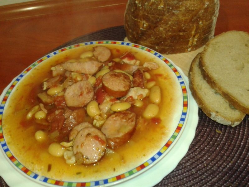 Gęsta zupa fasolowa