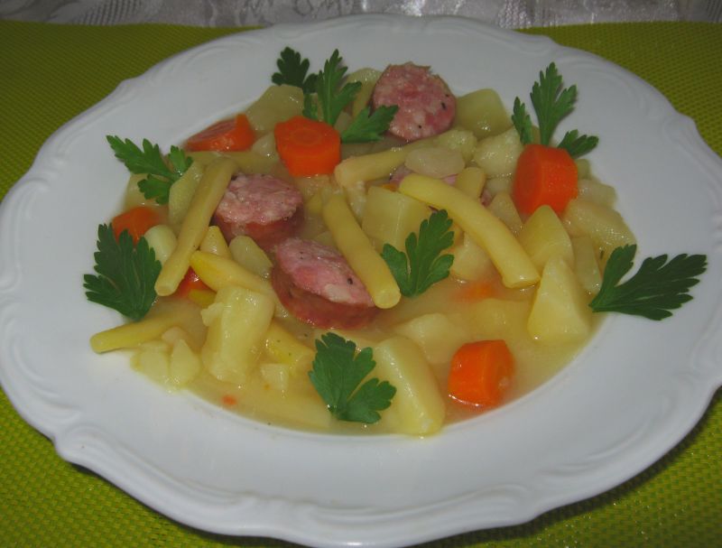 Gęsta zupa z fasolką