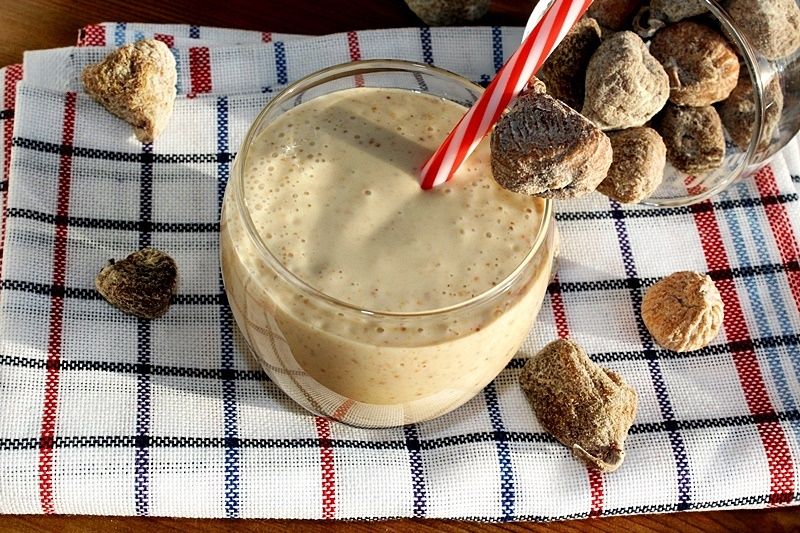 Gęsty koktajl lub jogurt bananowo-figowy Gęsty koktajl lub jogurt bananowo-figowy