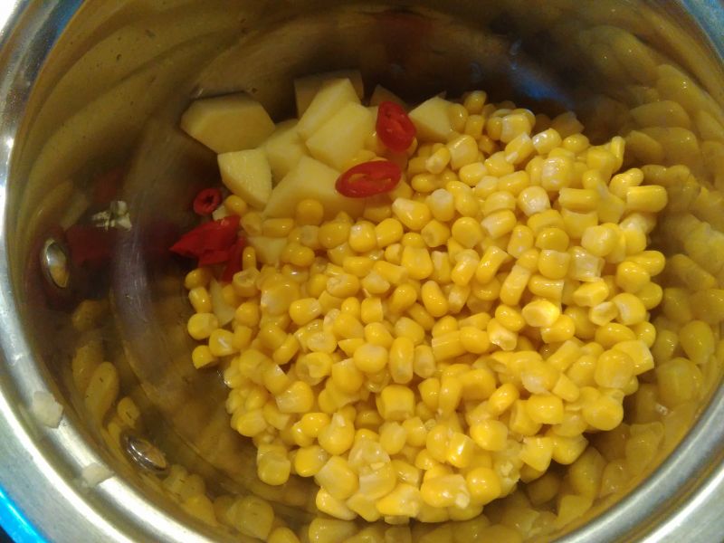 Gęsty krem z kukurydzy z boczkiem i chilli