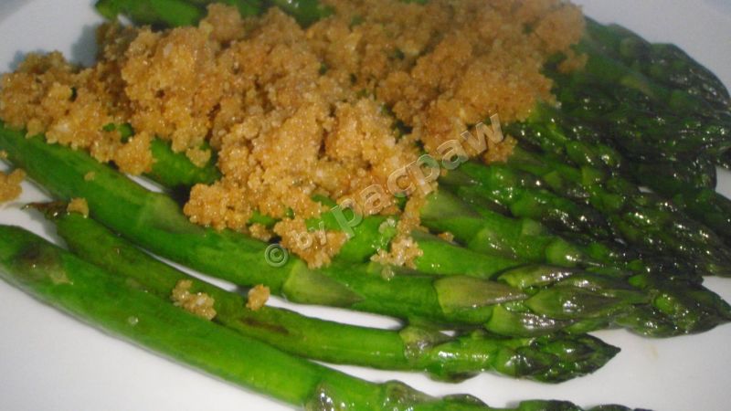 Glazurowane szparagi z bułką tartą Glazurowane szparagi z bułką tartą